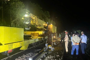Trật bánh tàu hỏa trong đêm, hàng trăm hành khách phải trung chuyển bằng ô tô