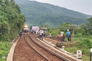 Đã thông tuyến sau sự cố trật bánh tàu hoả trên núi Hải Vân