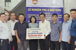 Tổng công ty Điện lực miền Trung tiếp tục xây dựng 70 căn nhà tình nghĩa