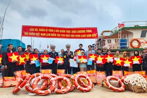 Bộ Tư lệnh Vùng 3 Hải quân đưa mùa xuân đến với đảo tiền tiêu Lý Sơn