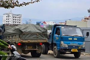 Làm rõ vụ hàng chục xe tải chở xà bần đổ vào công trình ở trung tâm Đà Nẵng
