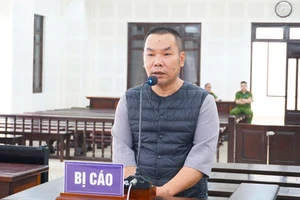 Đại tá công an dỏm đi xe biển xanh giả lãnh án