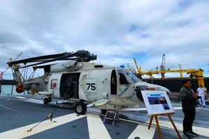 Dàn vũ khí trên tàu huấn luyện Suzunami của lực lượng tự vệ trên biển Nhật Bản