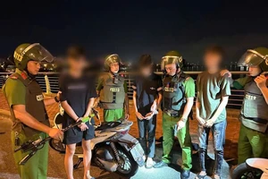 Cảnh sát tuần tra đêm để bảo vệ bình yên cho TP Đà Nẵng