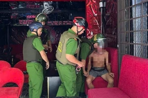 Người đi xe máy thả 2 tay, nằm ngửa trên yên ở Đà Nẵng đã 5 lần chữa bệnh tâm thần