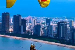 Đà Nẵng: Một du khách tử vong khi nhảy dù núi Sơn Trà