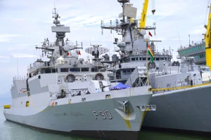 Tàu khu trục, hộ vệ chống ngầm Hải quân Ấn Độ tới Đà Nẵng huấn luyện song phương