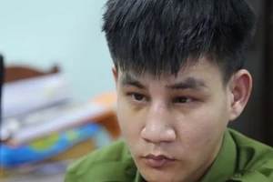 Mặc đồ công an vào sân bay Đà Nẵng chơi thì bị an ninh sân bay mời làm việc