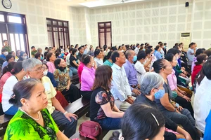 Gần 300 bị hại ngồi kín tòa vụ Công ty tài chính Vietnam Capital lừa đảo