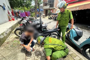 2 thiếu niên trộm xe máy bị lộ vì người dân 'phím' thông tin 