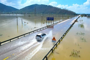 Hà Tĩnh: Quốc lộ 1 qua Nghi Xuân lưu thông trở lại sau 5 ngày ngập lụt