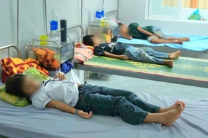 Công an vào cuộc vụ 40 học sinh ngộ độc ở Quảng Trị