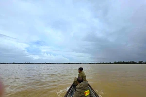 Rốn lũ của TP Huế vẫn còn ngập sâu 2m