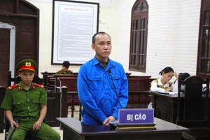 Bán giày dép nhưng ‘nổ’ quen Chánh án TAND TP.HCM để lừa tiền chạy án