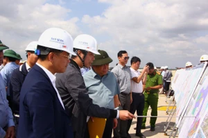 Phó Thủ tướng Nguyễn Chí Dũng yêu cầu tăng tốc xây dựng Cảng hàng không Quảng Trị