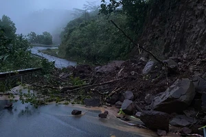 Sạt lở, ngập lụt chia cắt nhiều nơi ở Quảng Trị