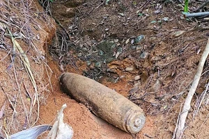 Phát hiện quả bom sau lũ lớn tại sông Bến Hải