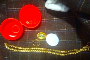 Để quên 4,5 chỉ vàng trong túi áo gửi tặng người dân vùng lũ