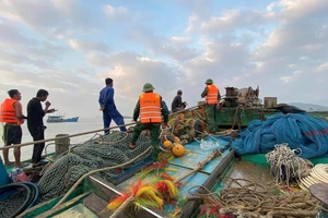 Tàu cá TP.HCM chìm trên biển Quảng Trị, 4 ngư dân được cứu sống