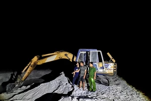 Bị khởi tố vì khai thác trái phép 3 m³ cát