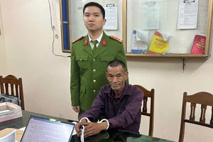 Dùng súng AK để cướp tài sản của người đi đãi vàng