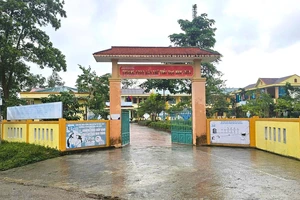 Bị phạt hành chính gần 197 triệu đồng, trường làm văn bản xin xã hỗ trợ tiền để nộp