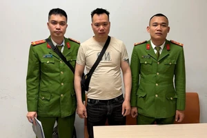 Công an Quảng Trị ra sân bay tiếp nhận người đầu thú