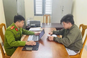 Sa vào đánh bạc online, thiếu niên 17 tuổi bị khởi tố