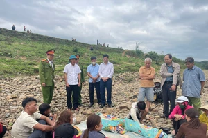 2 em học sinh đuối nước khi ra sông tắm