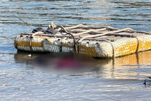 1 thi thể nữ giới trôi dạt ở cửa biển Nhật Lệ