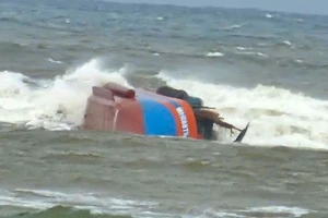 1 thuyền viên tử vong sau vụ lật thuyền ở Quảng Trị