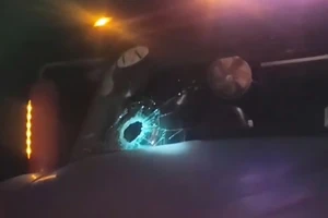 Nhiều xe ô tô bị ném đá vỡ kính trên cao tốc đi qua Quảng Trị