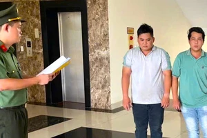 Đường dây làm giả giấy tờ tinh vi: Nhận đơn online, giao hàng toàn quốc