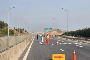 Đóng luân phiên cao tốc Vũng Áng-Bùng-Vạn Ninh-Cam Lộ đến 26-4 để thi công