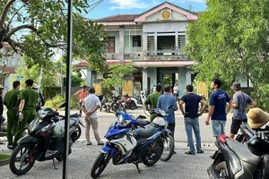 Công an điều tra vụ người đàn ông dùng dao đâm vợ cũ rồi tự tử