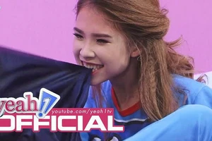 YouTube tạo ra một cộng đồng, mọi người tham gia vào chia sẻ nội dung, tạo ra dữ liệu cho chính YouTube xài và bán lại cho các nhà quảng cáo.