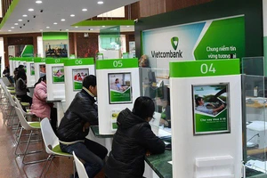Vietcombank giảm lợi nhuận 260 tỉ sau khi hạ lãi suất 