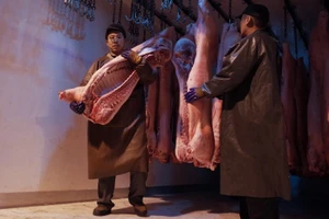 'Ác mộng' thiếu thịt heo, bà nội trợ Trung Quốc giành giật