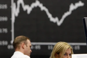 Giá vàng, dầu tăng dựng đứng sau khi Mỹ tiêu diệt tướng Iran