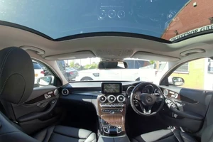 Mercedes bị kiện hàng ngàn tỉ đồng vì cửa sổ trời nổ tung