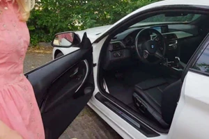 Muốn ô tô mát lạnh, hãy đóng mở cửa xe bên phụ nhiều lần