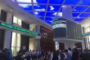 Học sinh lớp 9 được phép mua bán hàng trăm tỉ đồng?