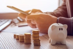 Những người gửi tiền tiết kiệm vào tháng 4 lãi khoảng 2%