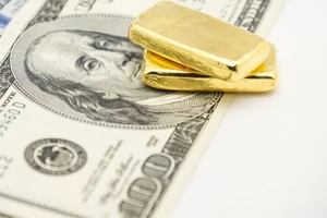 Nhà đầu tư ồ ạt mua vàng khiến giá tăng mạnh