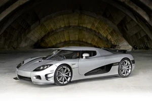 Không có tiền mua siêu xe, bỏ 500 triệu để thuê