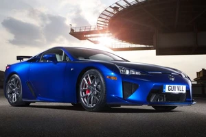 Chuyện lạ khi xe Toyota Lexus lắp động cơ Yamaha