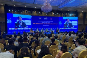 'Lãi suất thấp kỷ lục, người gửi tiền tiết kiệm vẫn có lãi'