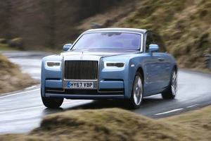 Vì sao nhiều người thích bỏ 'tiền tấn' mua xe hạng sang?