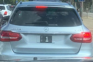 Một chiếc xe đeo biển số trị giá hàng chục tỉ đồng