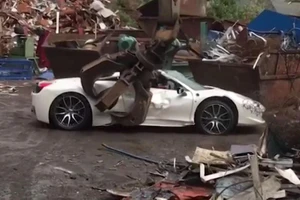 Cảnh sát bị kiện vì phá huỷ chiếc Ferrari